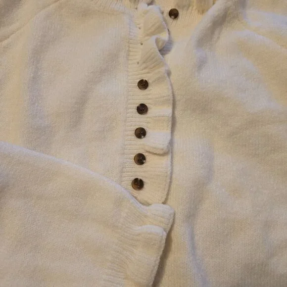 NWT White Sweater Size Large - Picture 4 of 5